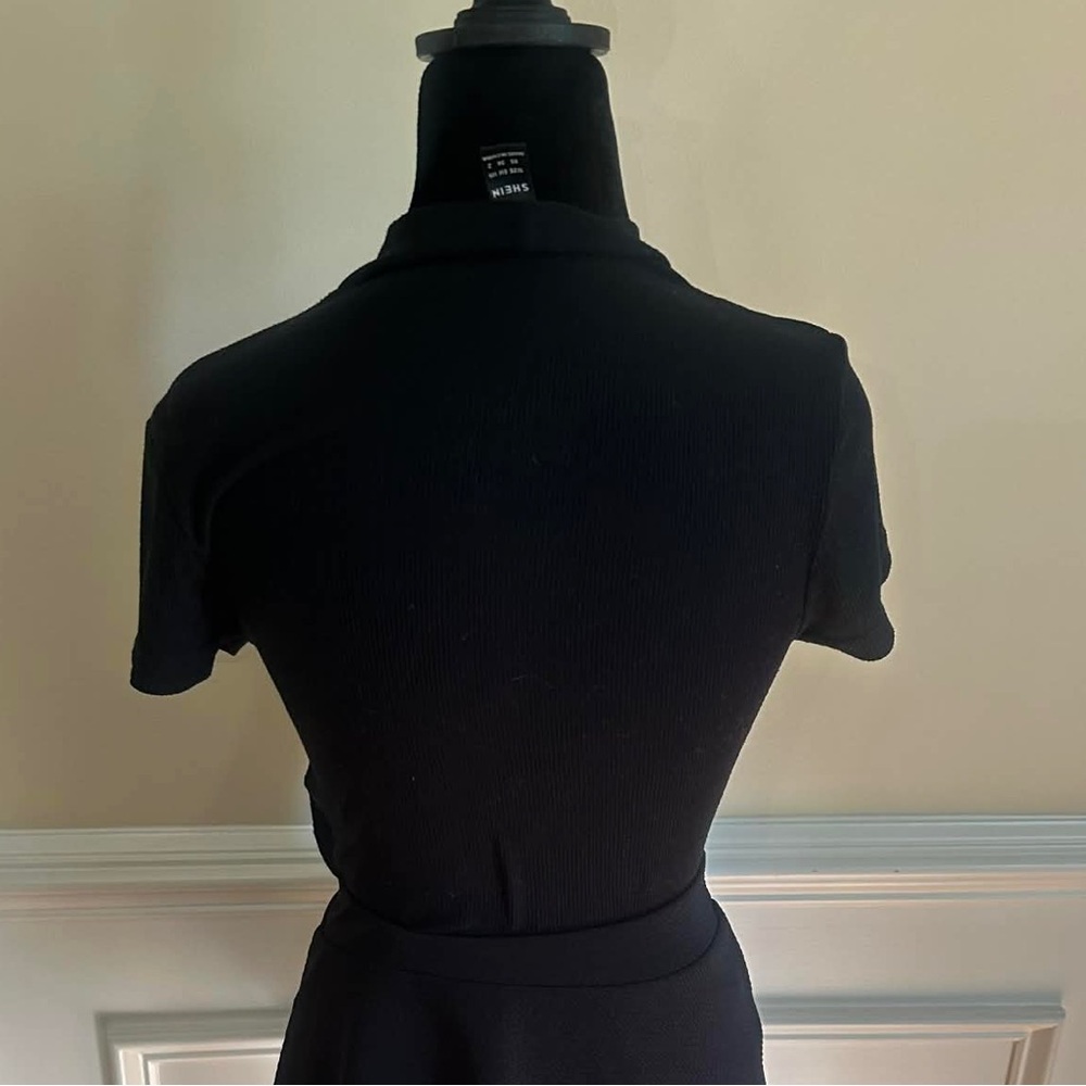 Essnce Form-Fitting Ribbed Mock Neck Top - Picture 2 of 3